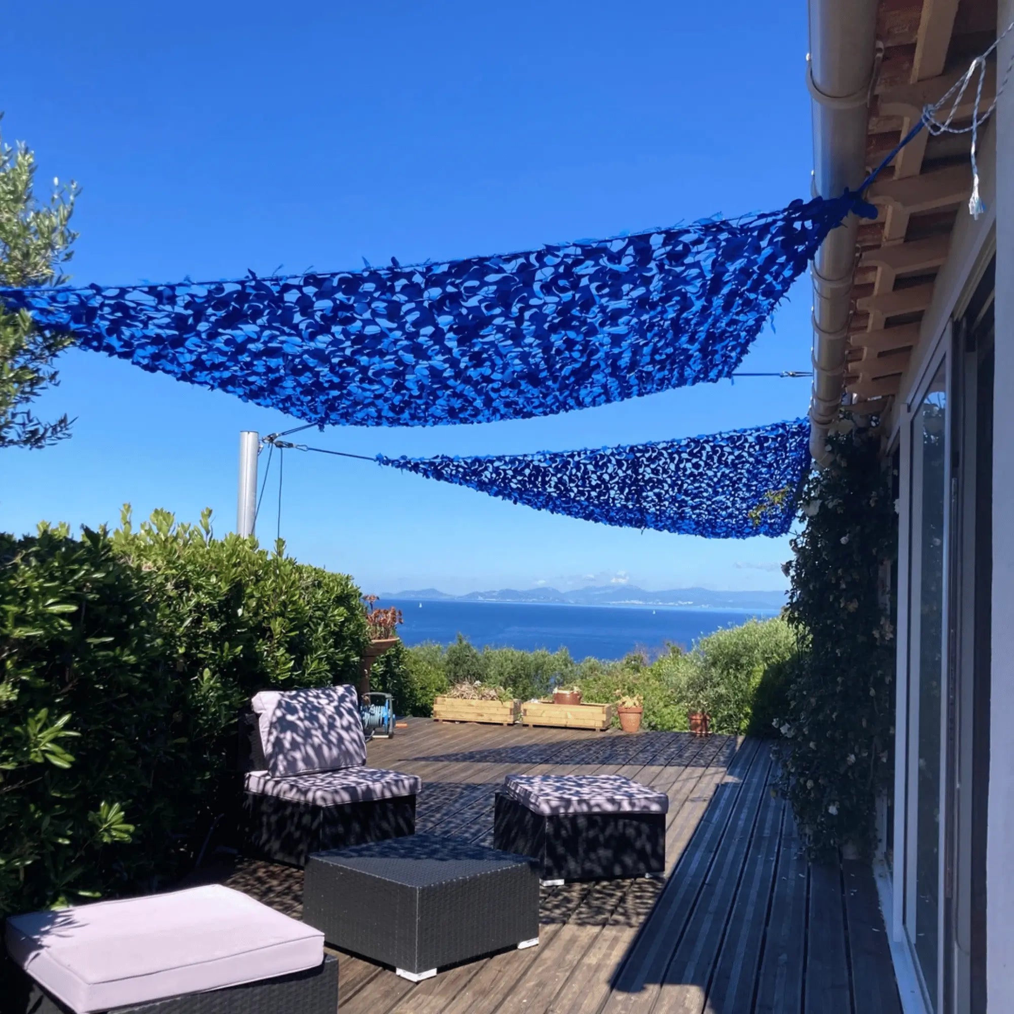 Verstärktes blaues Tarnnetz