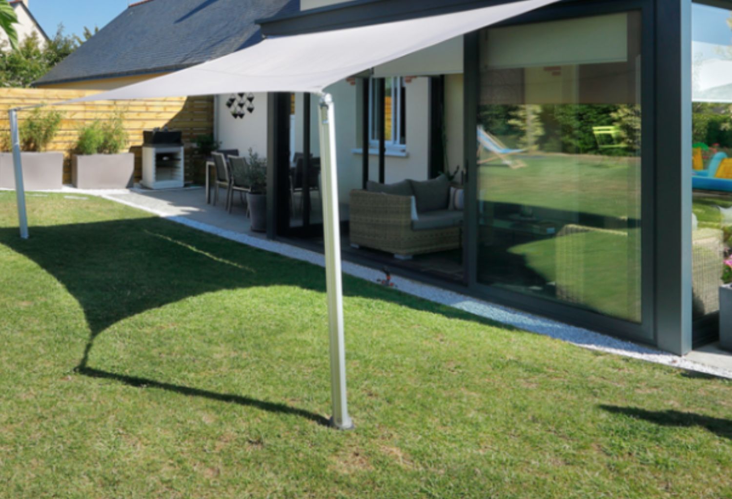 Mât télescopique pour filet de cmaouflage