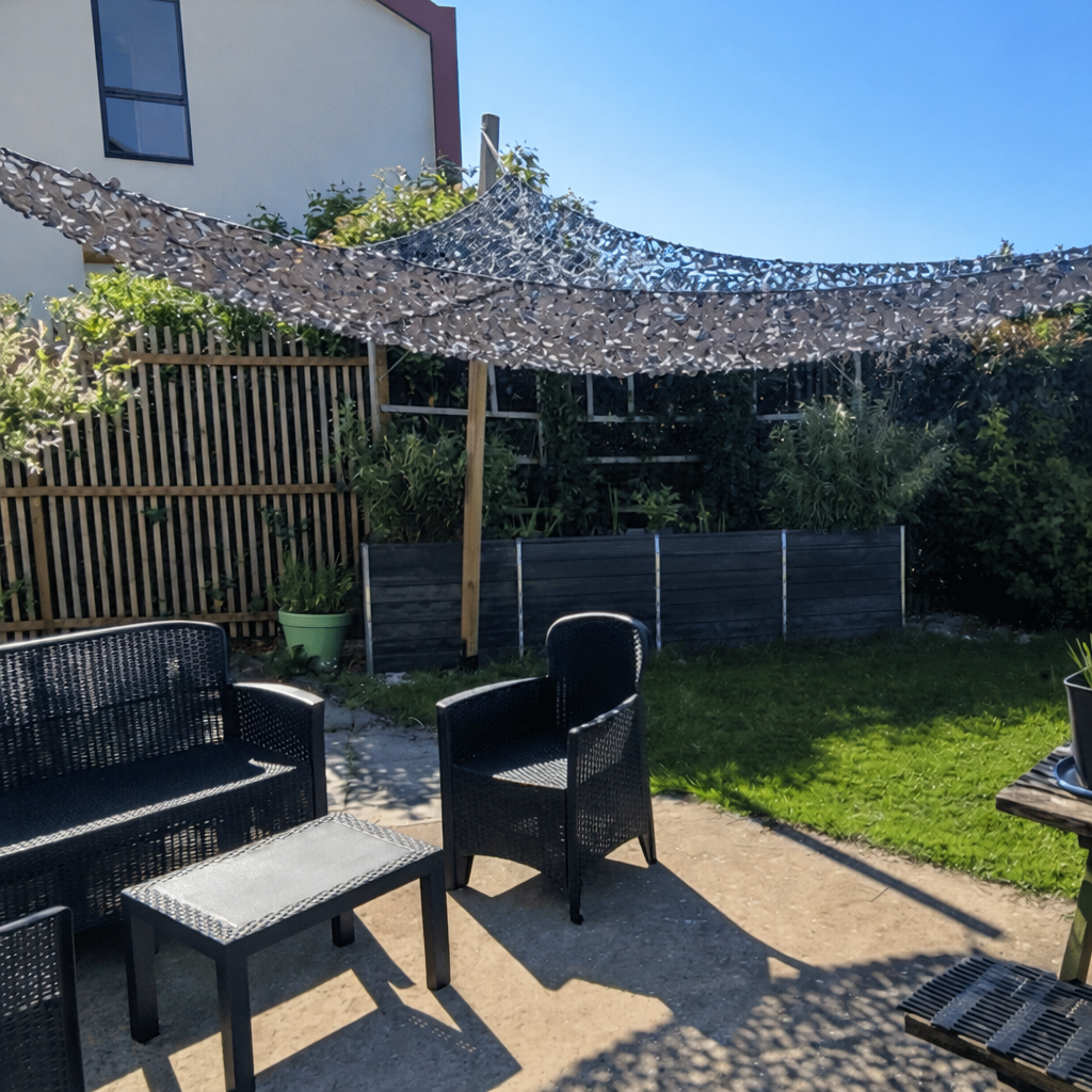 Dreieckiges graues Tarnnetz