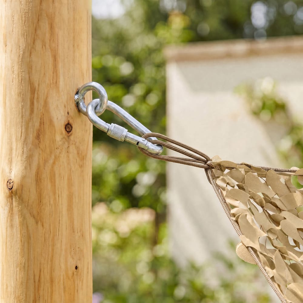 Holzmast für Tarnnetz
